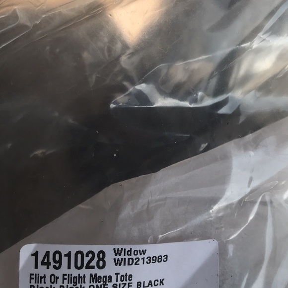 🖤🆕 Dolls Kill / Widow Fight OrFlight Giant Bat Weekender Bag!🦇🖤SOLD OUT!! - Picture 10 of 17
